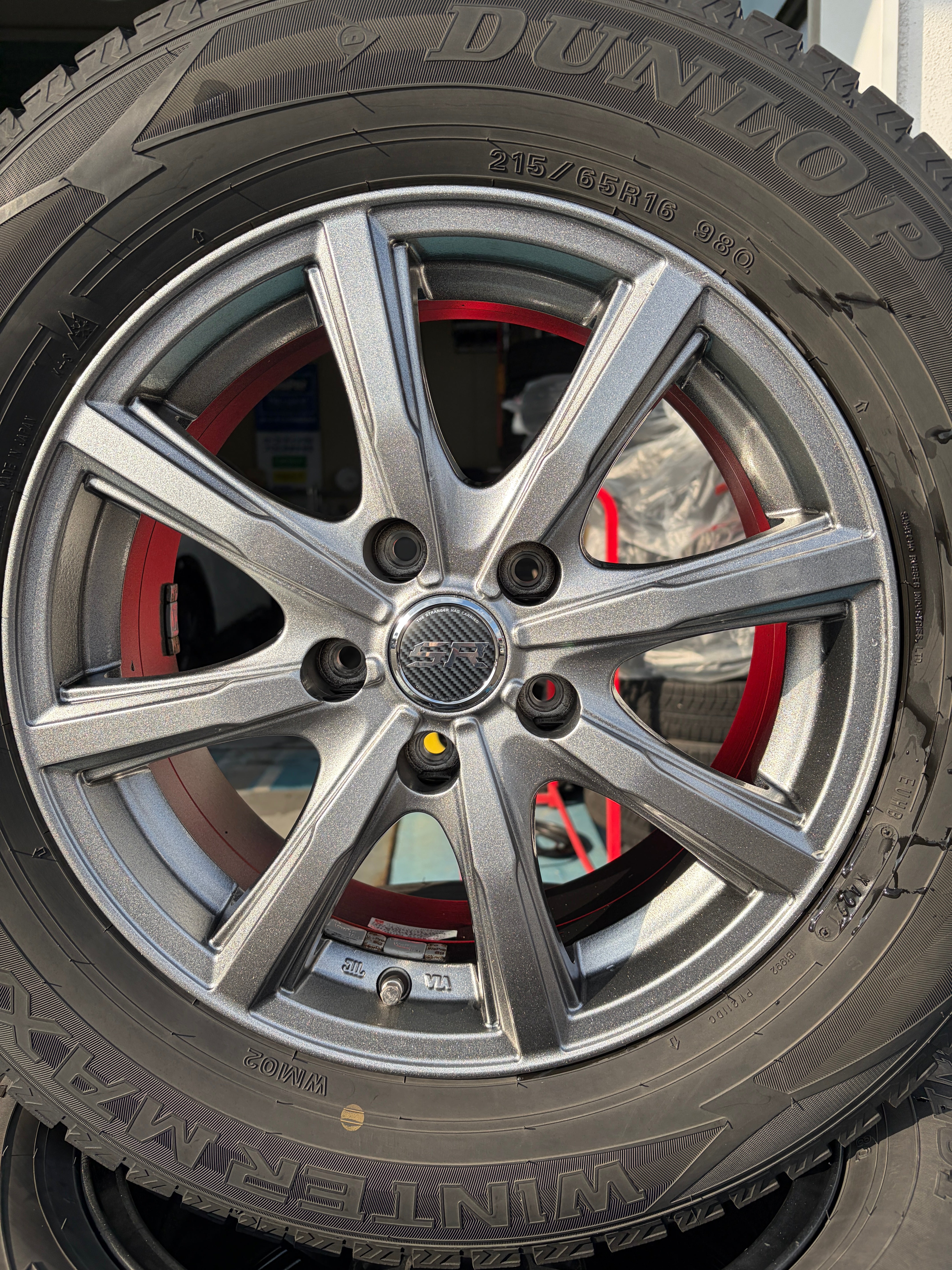 ① 超バリ山 ダンロップ WM02 215/65R16 アルファード F16-0063 ダンロップ ｳｨﾝﾀｰﾏｯｸｽ WM02 215/65R16 スタッドレス 30系