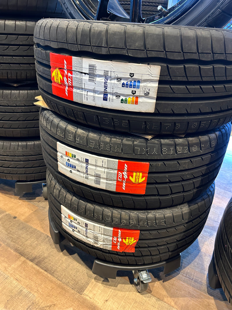 ギャラリービューアに画像をロードする, F18-0002momoOUTRUN M3225/40R18夏タイヤ