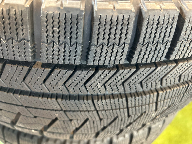 ギャラリービューアに画像をロードする, F18-0004ブリヂストンVRX235/50R18スタッドレス