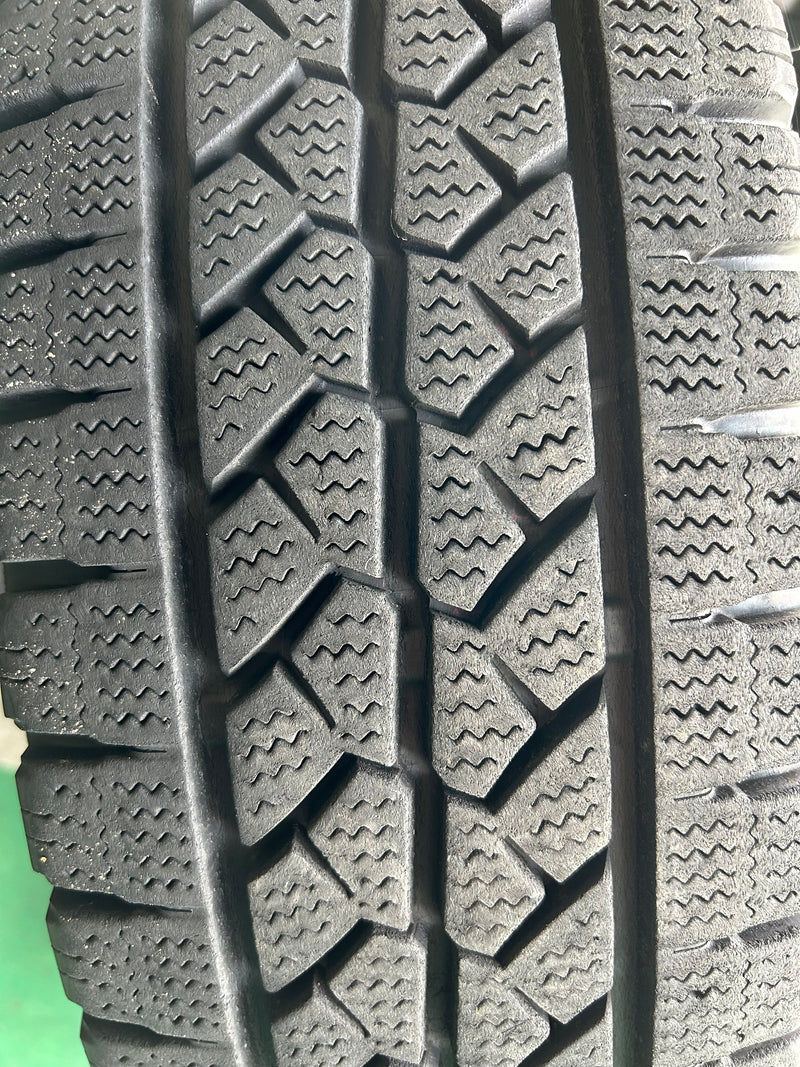 ギャラリービューアに画像をロードする, V-0012ブリヂストンブリザック VL1195/80R15スタッドレス