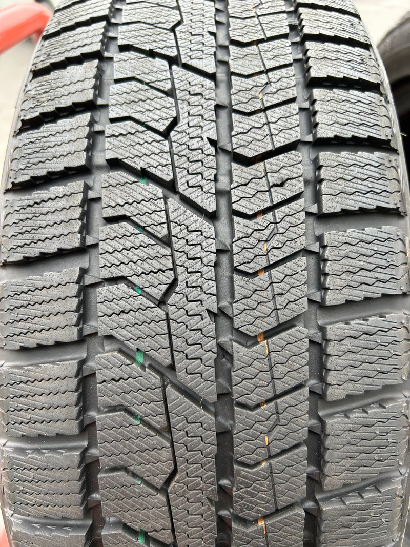 ギャラリービューアに画像をロードする, T-078トーヨーオブザーブ GIZ2165/55R15 スタッドレス