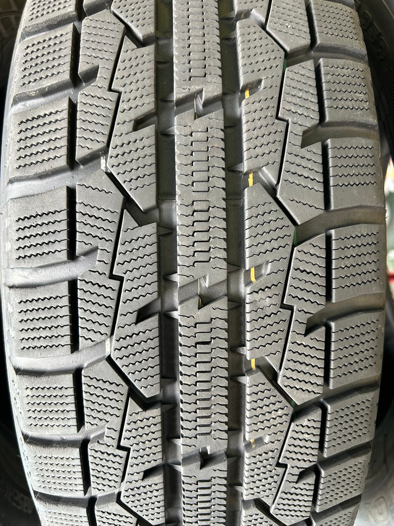 ギャラリービューアに画像をロードする, T-128トーヨーガリット GIZ205/65R16 スタッドレス