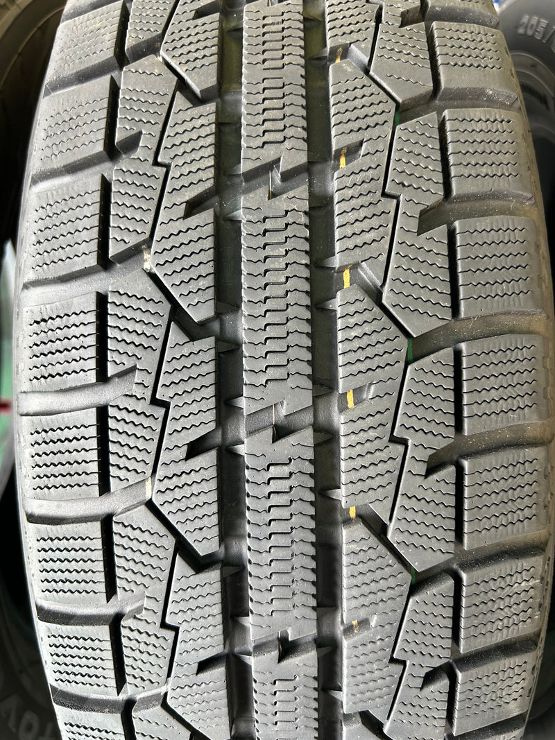 ギャラリービューアに画像をロードする, T-128トーヨーガリット GIZ205/65R16 スタッドレス