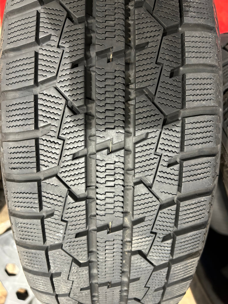 ギャラリービューアに画像をロードする, T-143トーヨーガリット GIZ195/65R15 スタッドレス