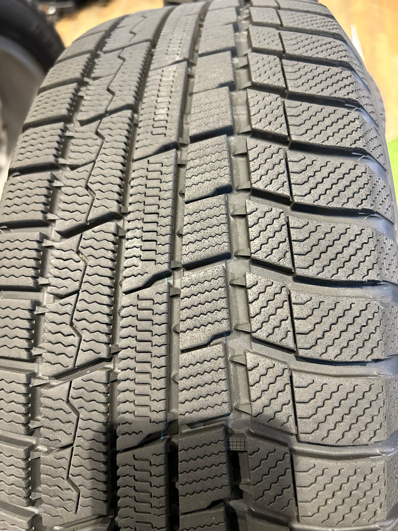 ギャラリービューアに画像をロードする, F17-0033トーヨーウィンタートランパス215/60R17スタッドレス