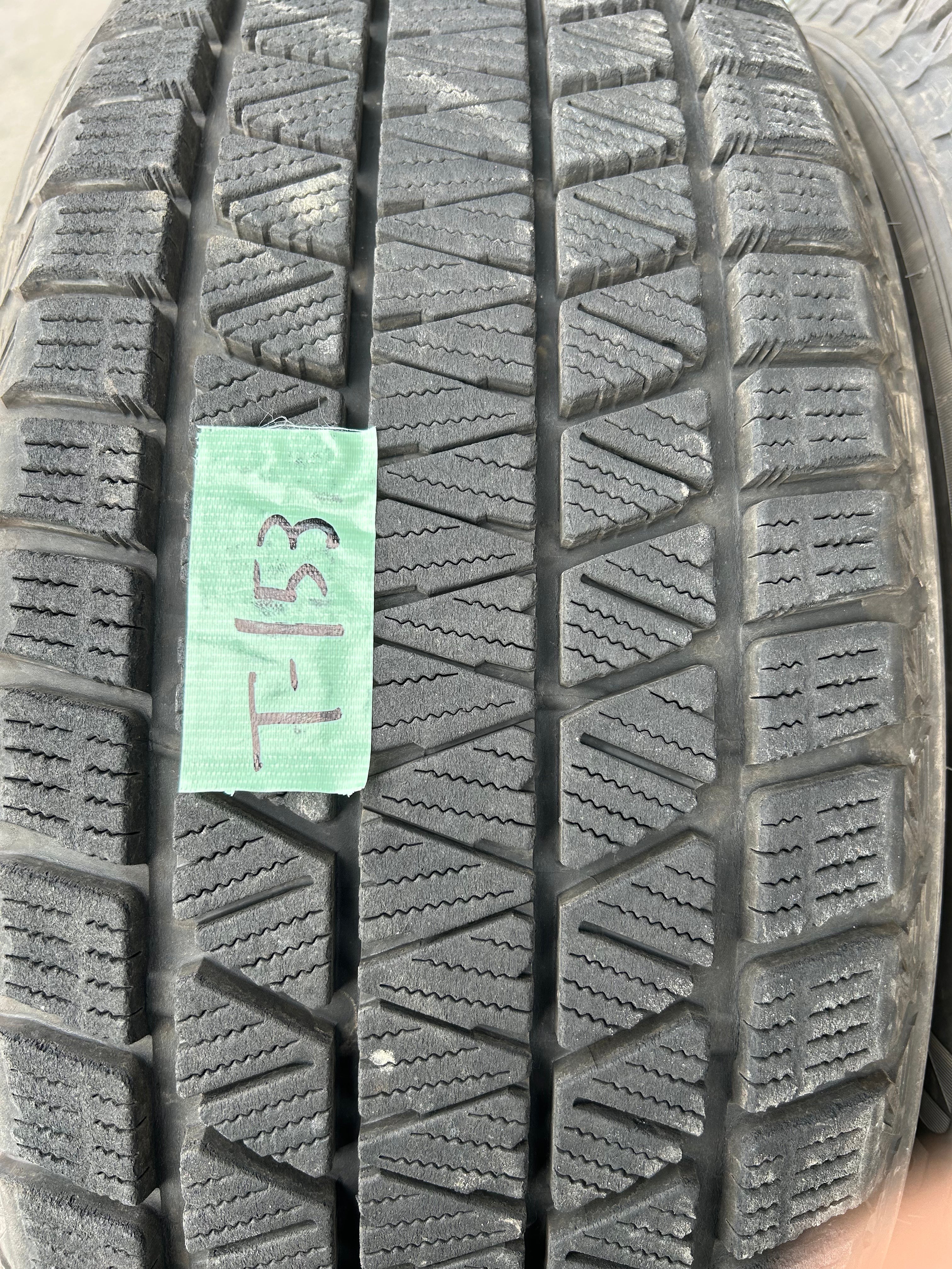 T-153ブリヂストンﾌﾞﾘｻﾞｯｸ DM-V3235/50R20 スタッドレス – にこっと
