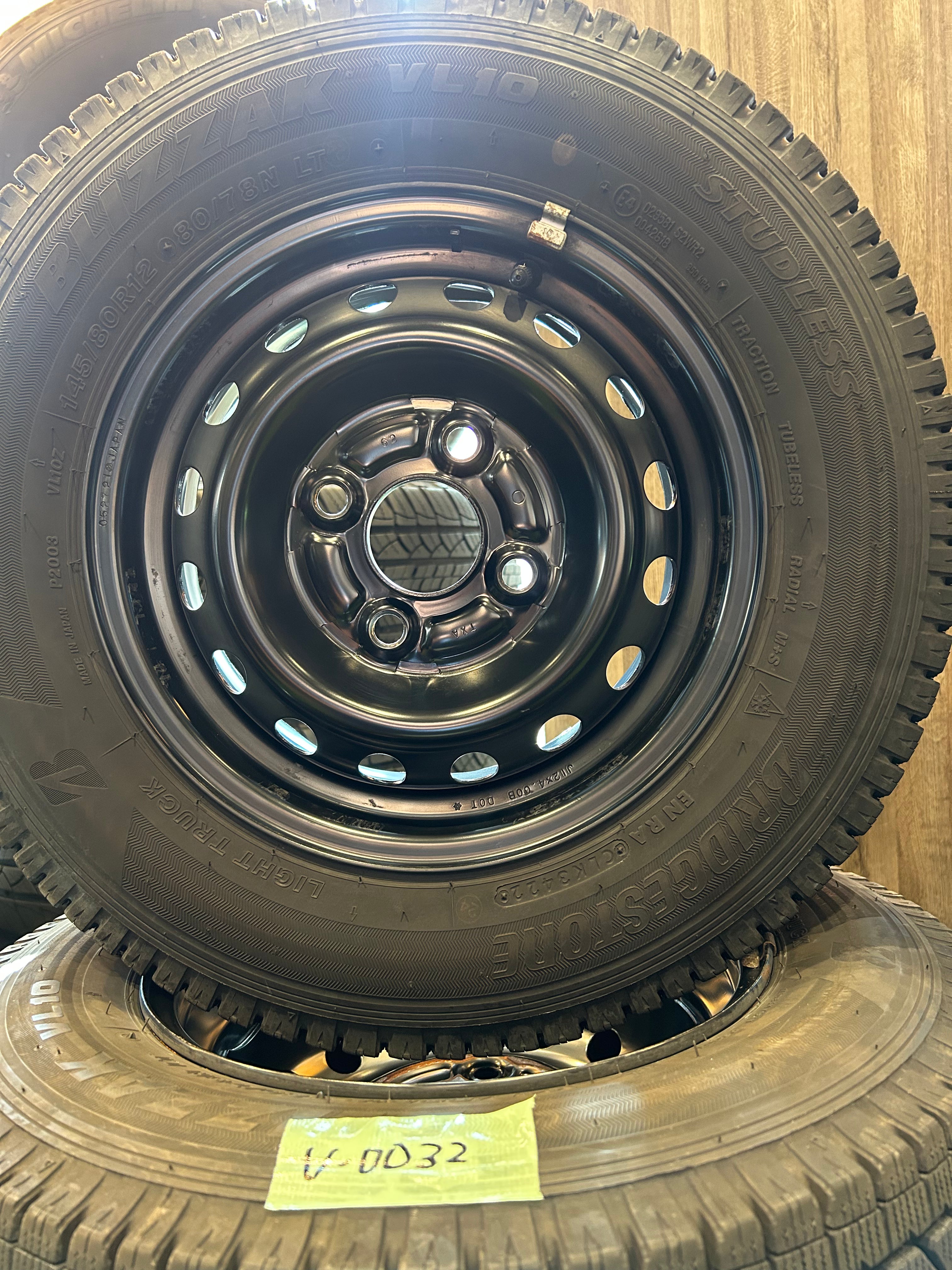 V-0032ブリヂストンﾌﾞﾘｻﾞｯｸ VL10145/80R12スタッドレス – に