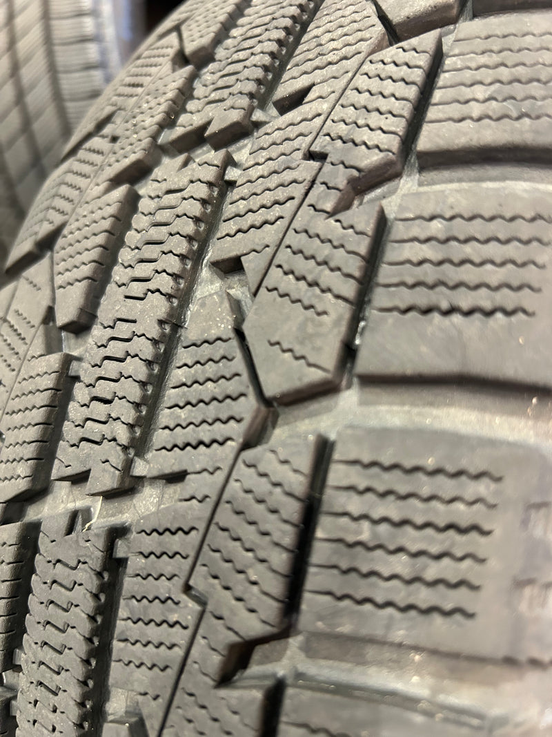ギャラリービューアに画像をロードする, F15-0078トーヨーガリット GIZ195/65R15スタッドレス
