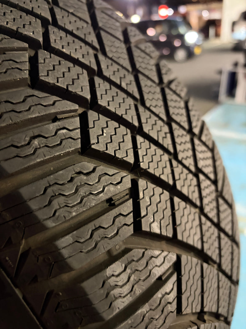 ギャラリービューアに画像をロードする, SUV-0063 コンチネンタル スタッドレス ViKing ｺﾝﾀｸﾄ 235/60Ｒ17
