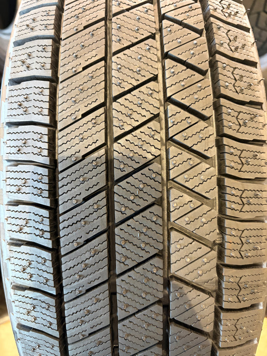 T-245 ブリヂストン スタッドレス ﾌﾞﾘｻﾞｯｸ　VRX3 195/60Ｒ16