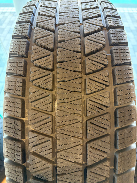 T-253 ブリヂストン スタッドレス ﾌﾞﾘｻﾞｯｸ　DM-V3 265/70Ｒ16