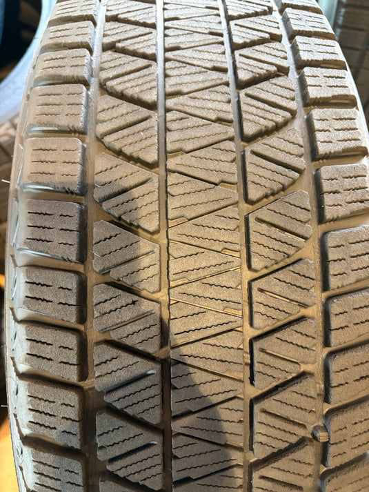T-255 ブリヂストン スタッドレス ﾌﾞﾘｻﾞｯｸ　DM-V3 225/60Ｒ18