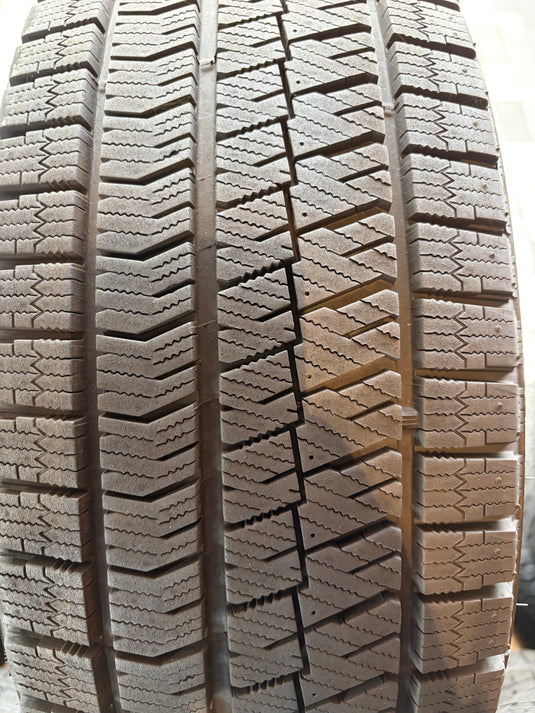 T-258 ブリヂストン スタッドレス ﾌﾞﾘｻﾞｯｸ　VRX2 225/45Ｒ18