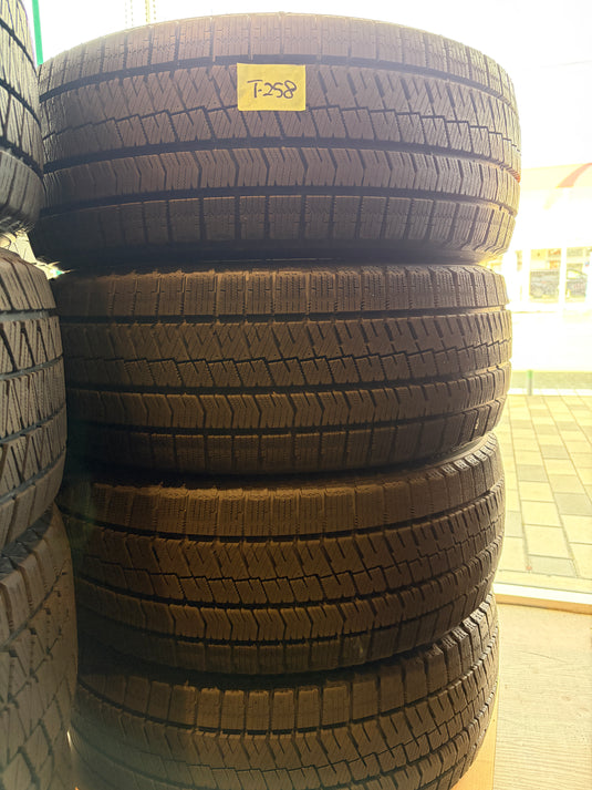 T-258 ブリヂストン スタッドレス ﾌﾞﾘｻﾞｯｸ　VRX2 225/45Ｒ18