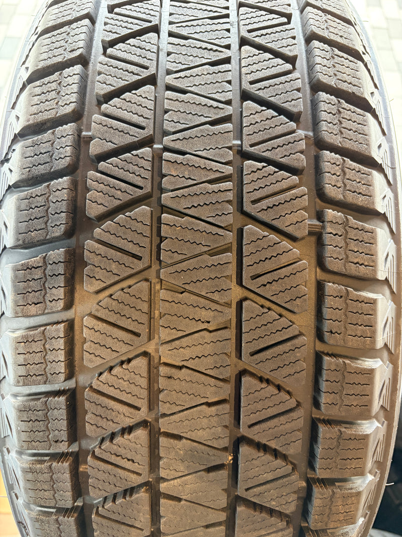 ギャラリービューアに画像をロードする, T-259 ブリヂストン スタッドレス ﾌﾞﾘｻﾞｯｸ　DM-V3 235/50Ｒ20
