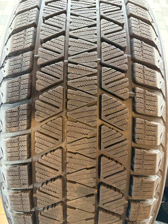 T-259 ブリヂストン スタッドレス ﾌﾞﾘｻﾞｯｸ　DM-V3 235/50Ｒ20