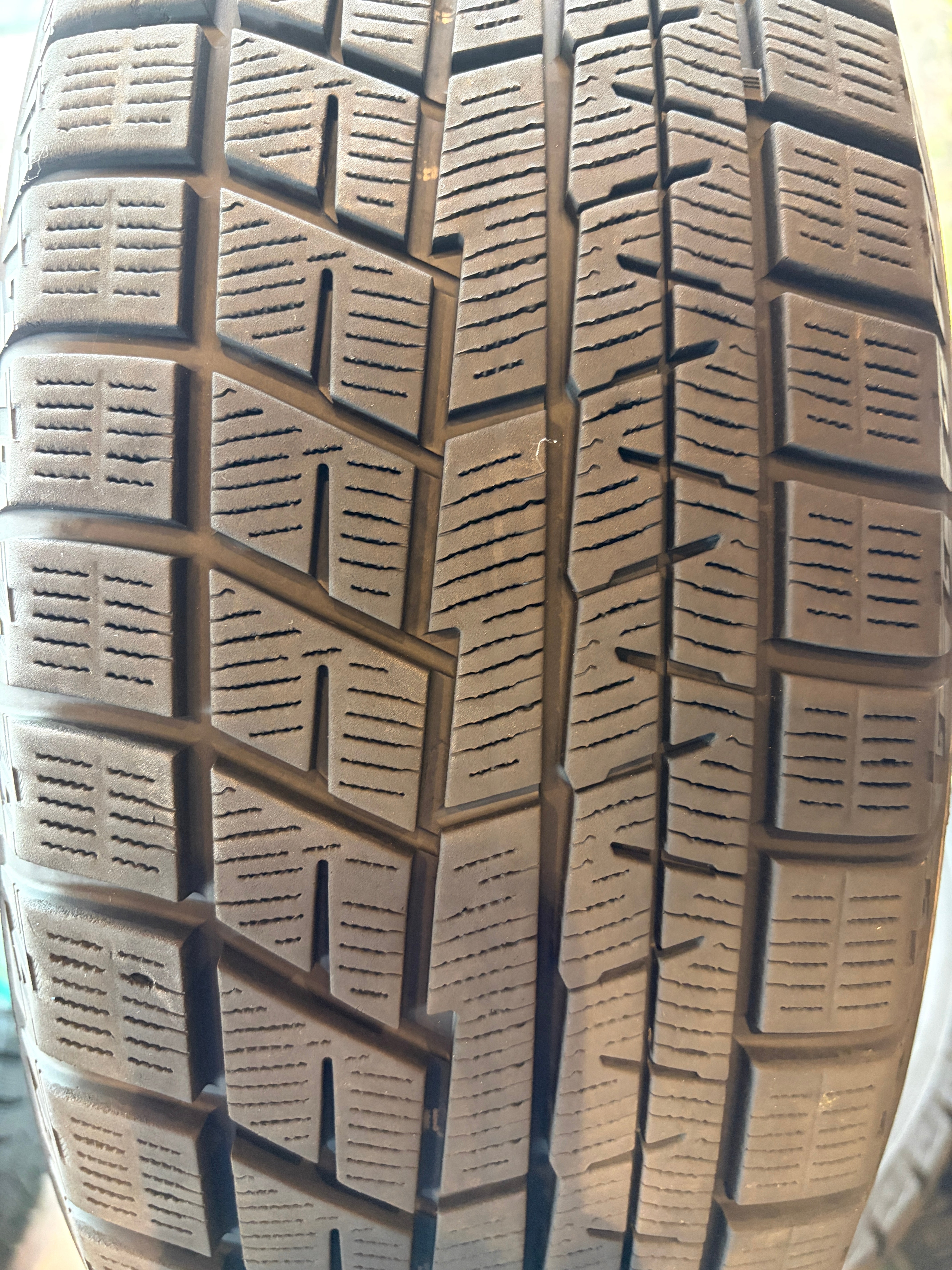 T-260 ヨコハマ スタッドレス ｱｲｽｶﾞｰﾄﾞ IG60 195/65R15 – にこっと