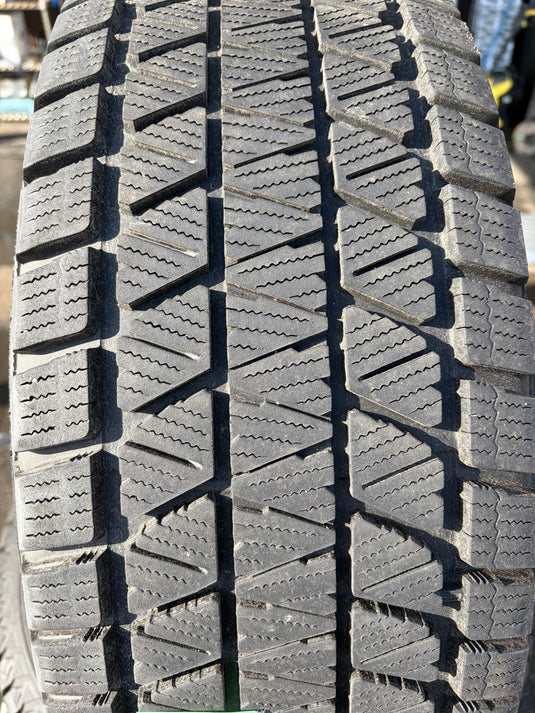 T-262 ブリヂストン スタッドレス ﾌﾞﾘｻﾞｯｸ　DM-V3 265/70Ｒ15