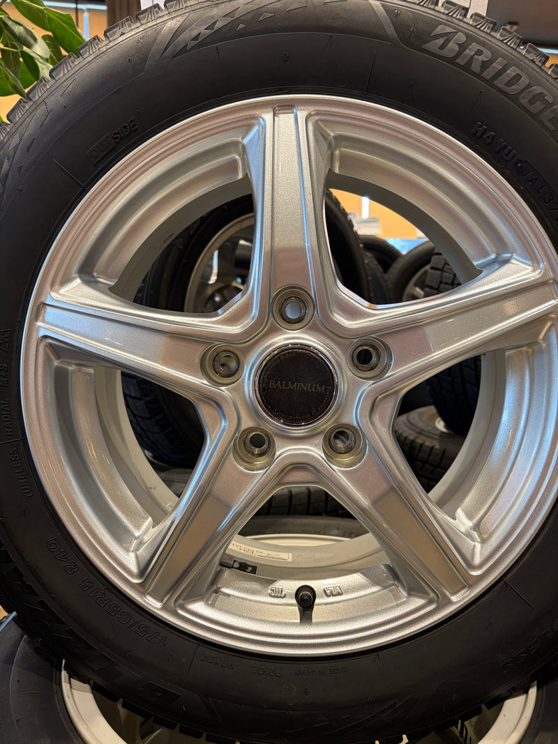 ギャラリービューアに画像をロードする, F15-0084 オートバックス スタッドレス ｱｲｽｴｽﾎﾟﾙﾃ 185/65Ｒ15

