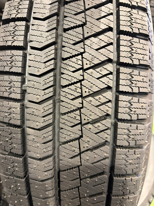 F16-0056 ブリヂストン スタッドレス ﾌﾞﾘｻﾞｯｸ　VRX2 195/60Ｒ16
