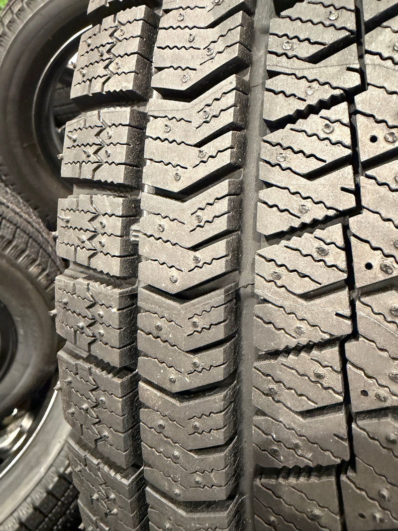 ギャラリービューアに画像をロードする, F16-0056 ブリヂストン スタッドレス ﾌﾞﾘｻﾞｯｸ　VRX2 195/60Ｒ16
