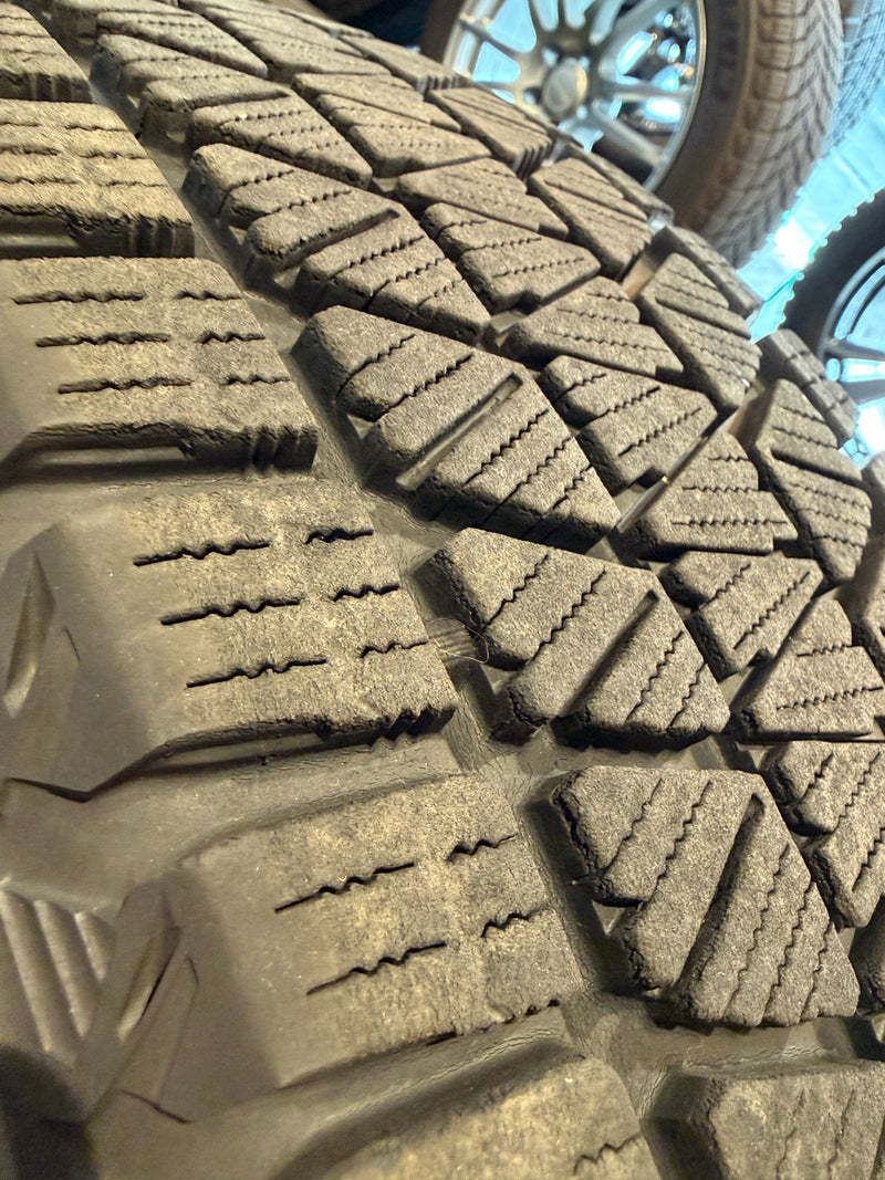 ギャラリービューアに画像をロードする, SUV-0070 ブリヂストン スタッドレス ﾌﾞﾘｻﾞｯｸ　DM-V3 225/65Ｒ17
