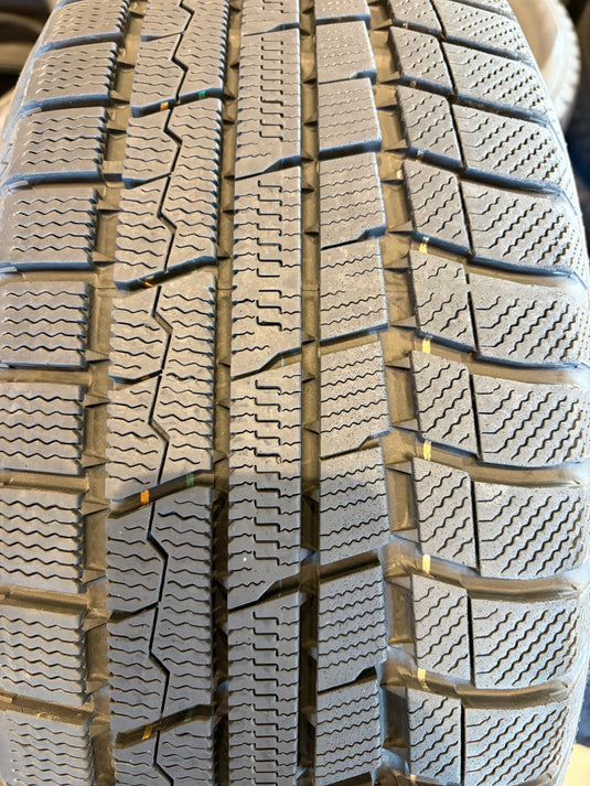 T-271トーヨーｳｨﾝﾀｰﾄﾗﾝﾊﾟｽTX215/60Ｒ16スタッドレス