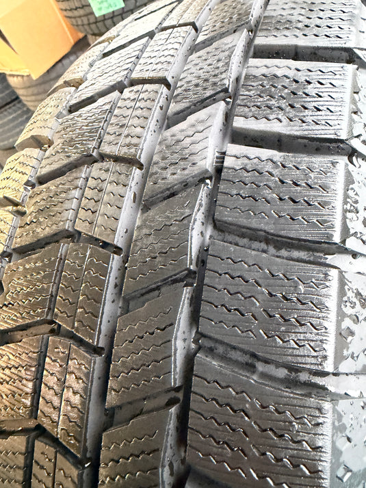 F16-0061 他社専売品 ﾉｰｽﾄﾚｯｸ 205/60Ｒ16 スタッドレス 80系ﾉｱ、ｽﾃｯﾌﾟﾜｺﾞﾝ