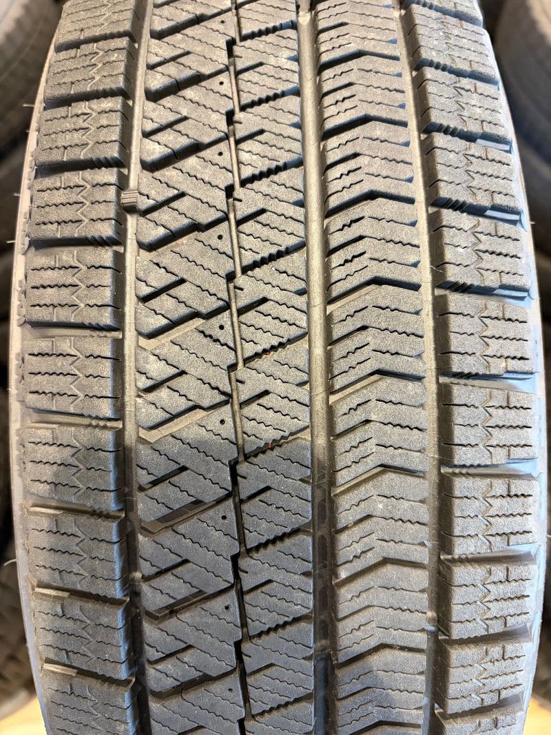 ギャラリービューアに画像をロードする, T-273ブリヂストンﾌﾞﾘｻﾞｯｸ　VRX2175/65Ｒ15スタッドレス
