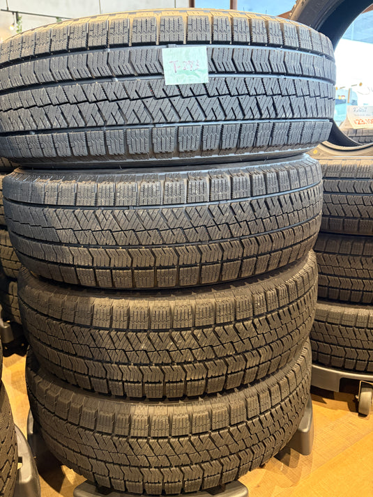 T-273ブリヂストンﾌﾞﾘｻﾞｯｸ　VRX2175/65Ｒ15スタッドレス