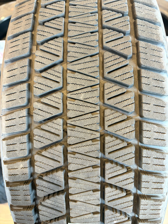 T-279ブリヂストンﾌﾞﾘｻﾞｯｸ　DM-V3225/65Ｒ17スタッドレス