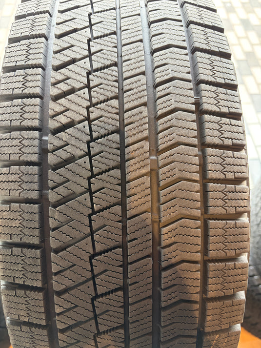 T-280ブリヂストンﾌﾞﾘｻﾞｯｸ　VRX2225/55Ｒ18スタッドレス