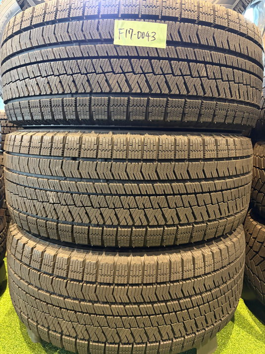 F17-0043 ブリヂストン ﾌﾞﾘｻﾞｯｸ　VRX2 225/55Ｒ17 スタッドレス ﾚｶﾞｼｨB4