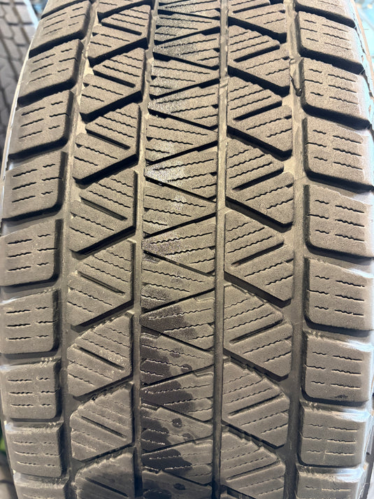 SUV-0076 ブリヂストン ﾌﾞﾘｻﾞｯｸ　DM-V3 225/60Ｒ18 スタッドレス ﾊﾘｱｰ、ﾗｳﾞ4、ｴｸｽﾄﾚｲﾙ