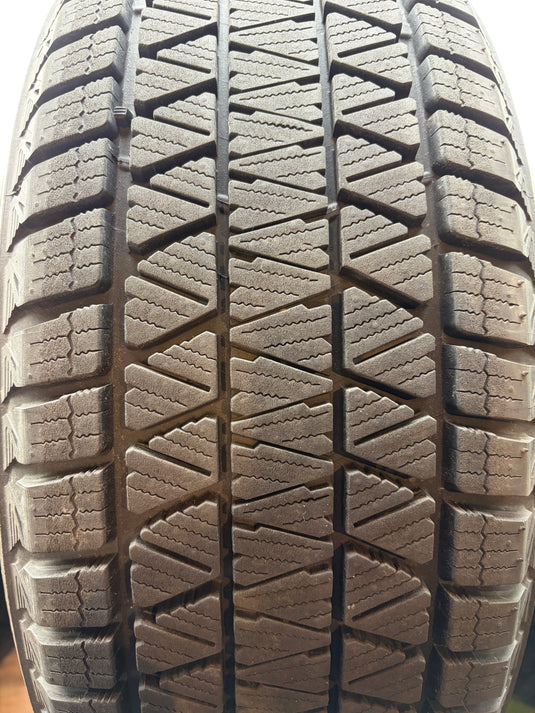T-283ブリヂストンﾌﾞﾘｻﾞｯｸ　DM-V3225/55Ｒ18スタッドレス