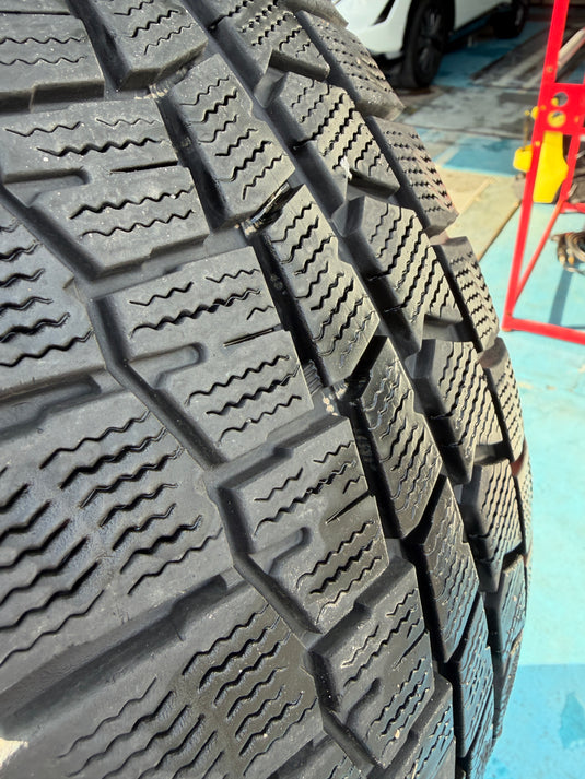 F16-0063 ダンロップ ｳｨﾝﾀｰﾏｯｸｽ　WM02 215/65Ｒ16 スタッドレス 30系ｱﾙﾌｧｰﾄﾞ、ｳﾞｪﾙﾌｧｲｱ