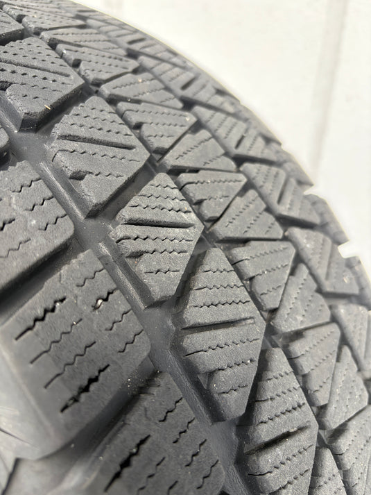 SUV-0077 ブリヂストン ﾌﾞﾘｻﾞｯｸ　DM-V3 265/70Ｒ16 スタッドレス ﾗﾝｸﾙ70