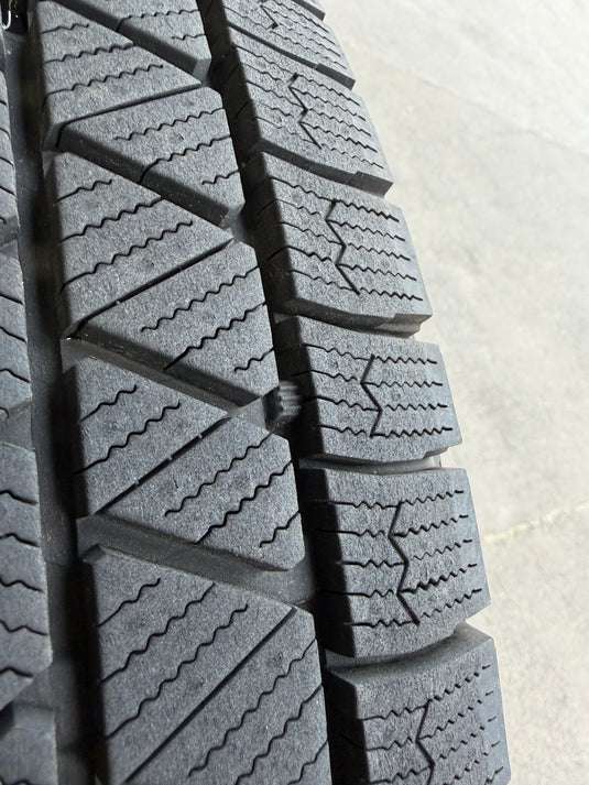 F16-0065 ブリヂストン ﾌﾞﾘｻﾞｯｸ　VRX3 205/65R16 スタッドレス ﾔﾘｽｸﾛｽ