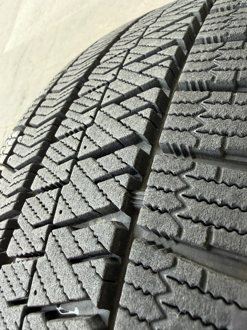 ブリヂストンスタッドレス　2019年製　バリ溝　VRX2 215/60R 16 楽天市場】タイヤ vrx2 215 60 r16の通販