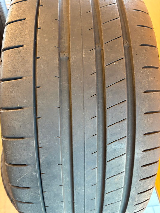F18-0015 ヨコハマ ｱﾄﾞﾊﾞﾝｽﾎﾟｰﾂ　V107 245/40R18 夏タイヤ ﾗﾝｻｰｴﾎﾞﾘｭｰｼｮﾝ10