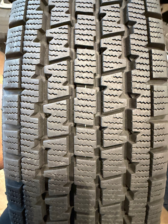 V-0037 ブリヂストン ﾌﾞﾘｻﾞｯｸ　W300 145/80R12 80/78N スタッドレス 軽貨物
