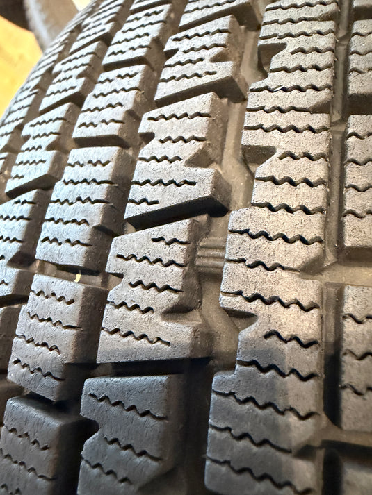 V-0037 ブリヂストン ﾌﾞﾘｻﾞｯｸ　W300 145/80R12 80/78N スタッドレス 軽貨物