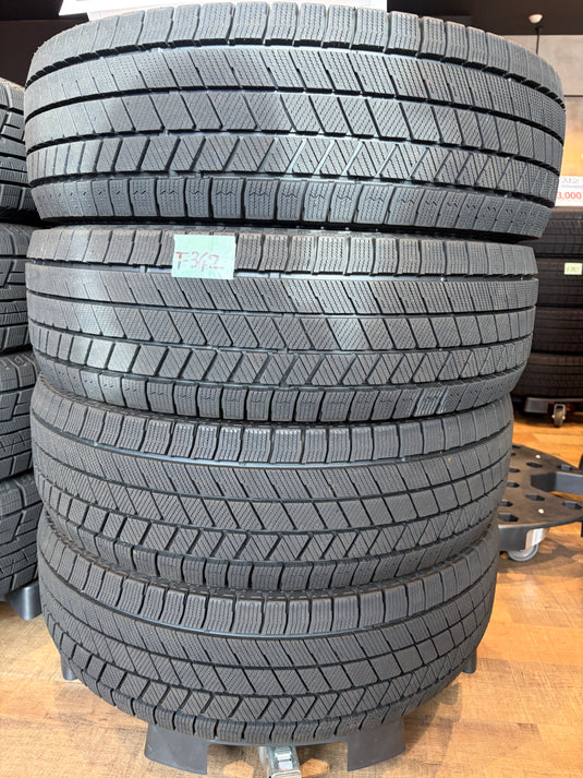 T-342ブリヂストンﾌﾞﾘｻﾞｯｸVRX3205/70R15スタッドレス