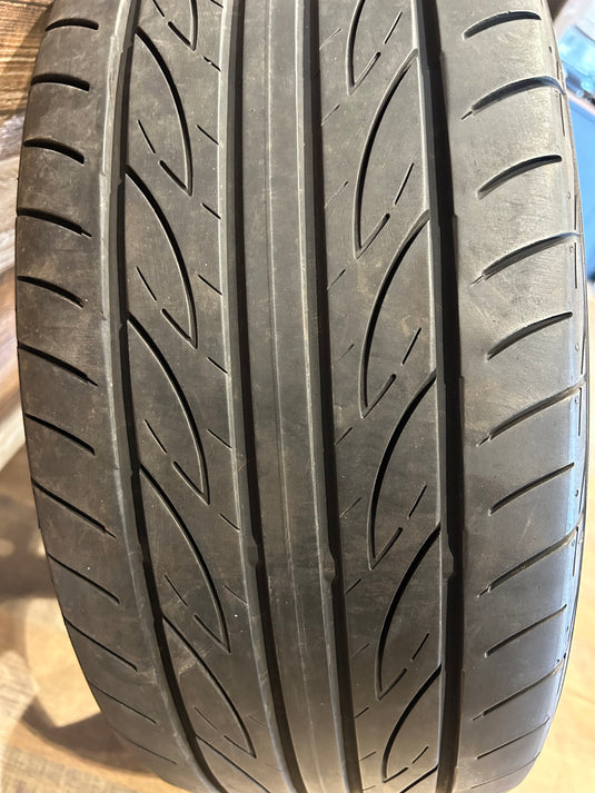 F17-0005ヨコハマ　ADVAN V701　235/45Ｒ17