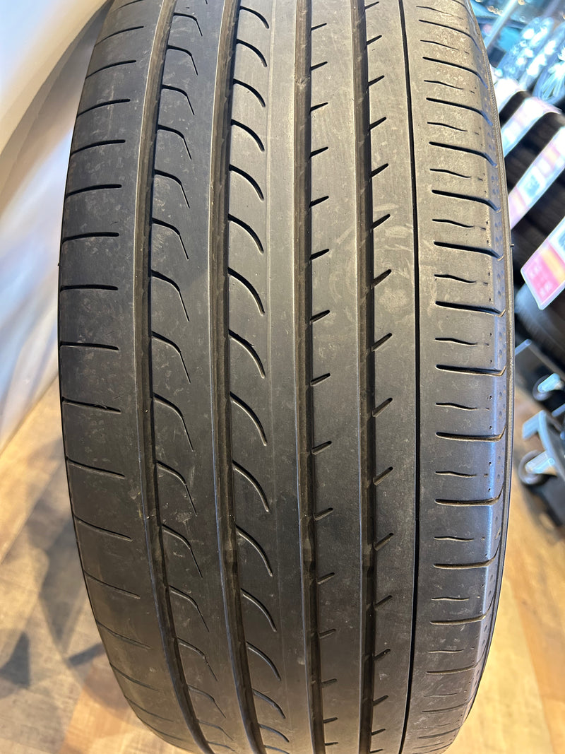 ギャラリービューアに画像をロードする, F18-0001 ヨコハマ 夏タイヤ ブルーアースRV-02 215/45Ｒ18
