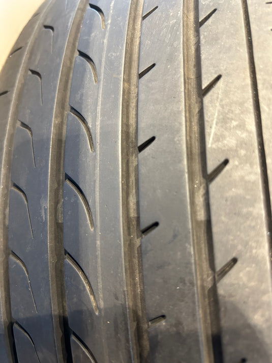 F18-0001 ヨコハマ 夏タイヤ ブルーアースRV-02 215/45Ｒ18