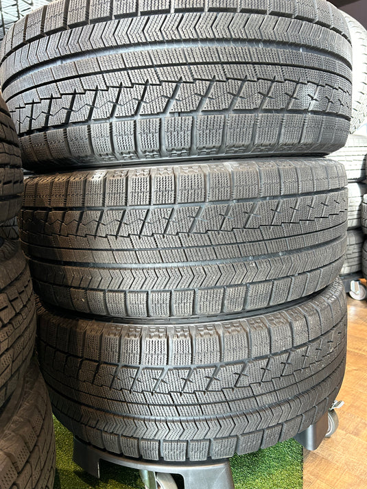 Ｆ18-0004ブリヂストンＶＲＸ235/50Ｒ18スタッドレス