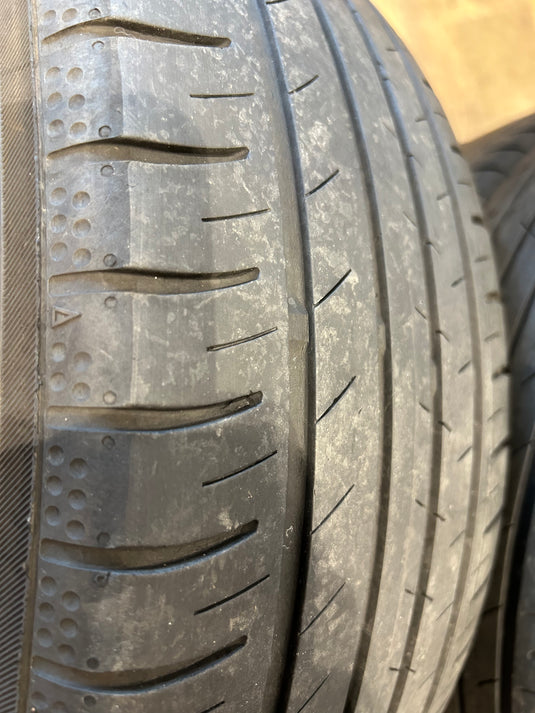 F16-0026 ヨコハマ 夏タイヤ ﾌﾞﾙｰｱｰｽGT　AE51 185/55Ｒ16