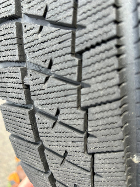 F17-0021ブリヂストンVRX215/55Ｒ17スタッドレス