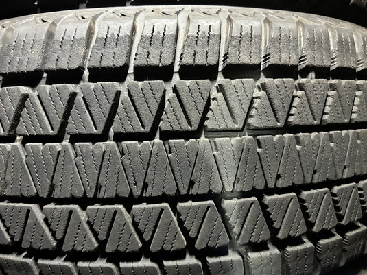 T-046ブリヂストンﾌﾞﾘｻﾞｯｸ　DM-V3225/55Ｒ18 スタッドレス